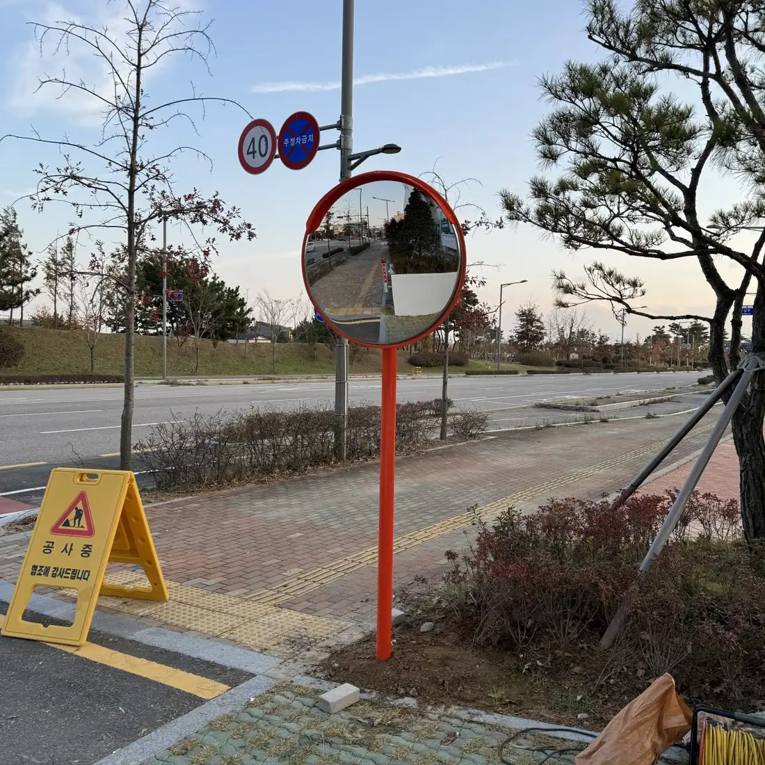 안산 도로볼록거울 — 시공 현장